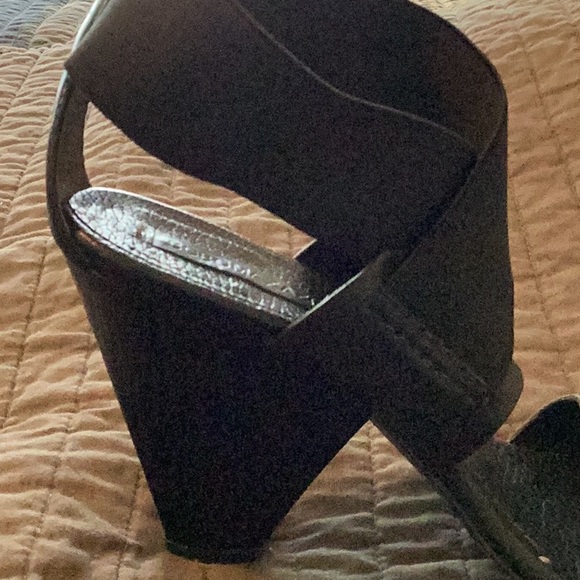 Sandals by BCBGMAXZRIA - Picture 5 of 8